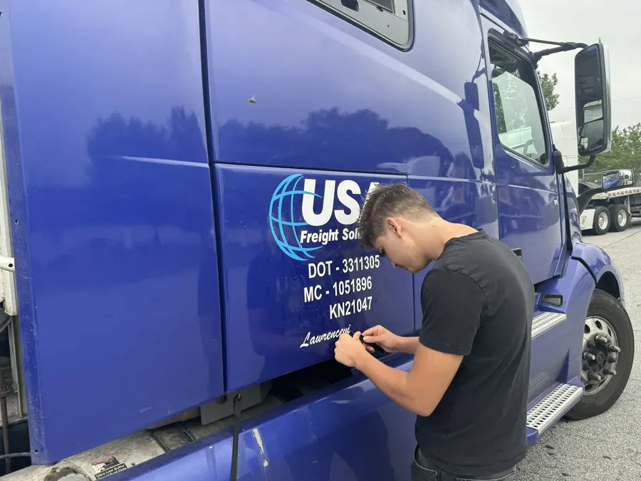 US DOT & Truck Lettering project photo 4